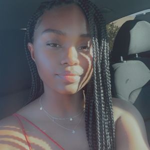 Meet your Posher, Annissa